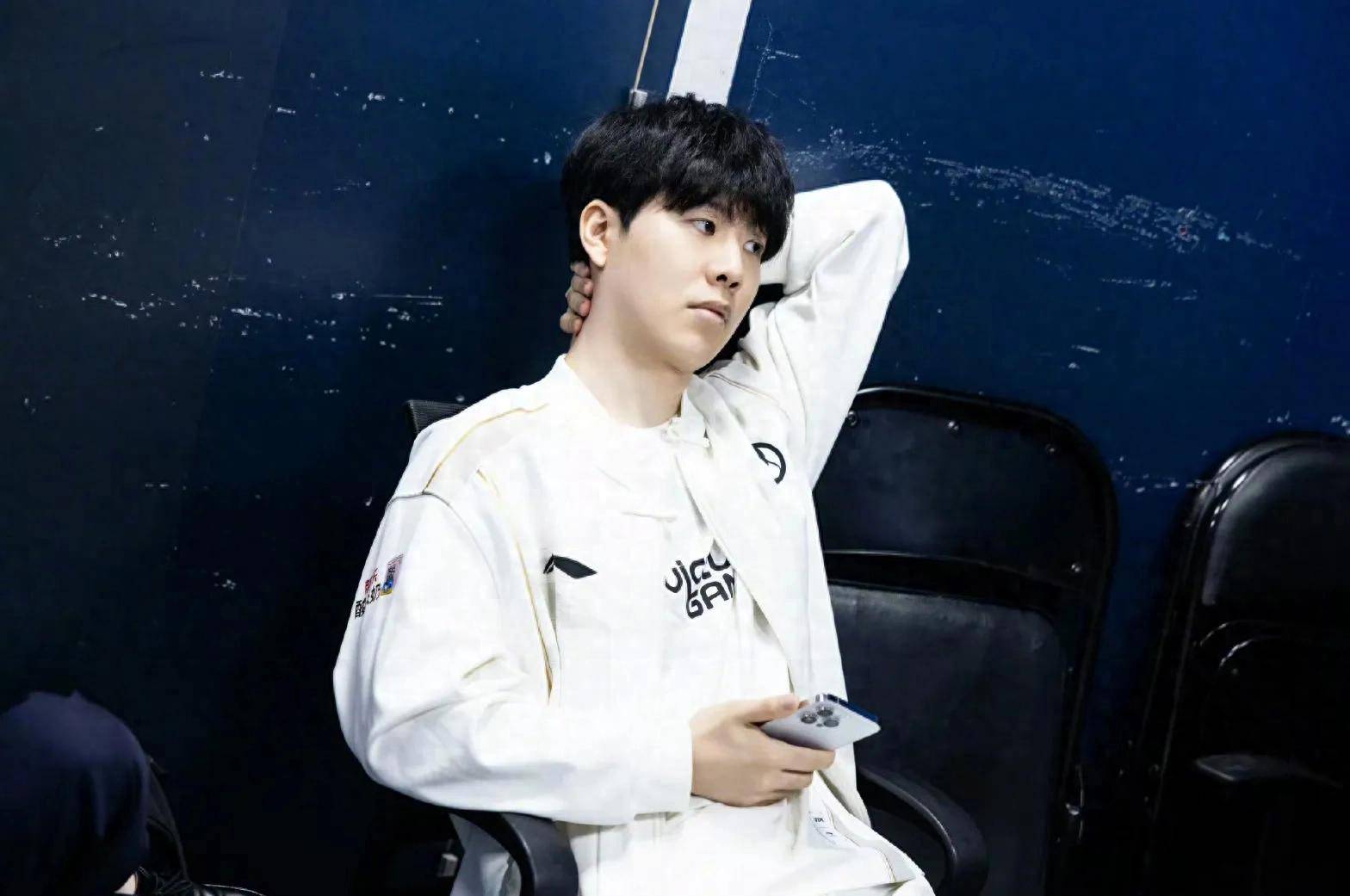 官方： GIANTX 从UCAM签下ara和Flickless